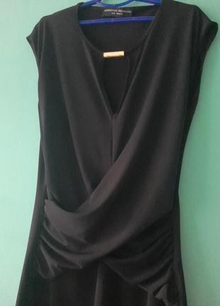 Фирменное черное платье с коротким рукавом2 фото