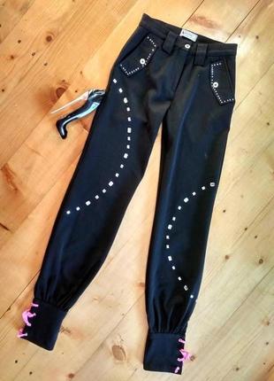 Гарні класичні штани з мандетами