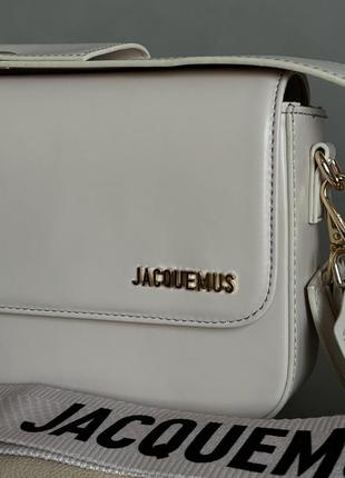 Сумочка в стиле jacquemus le carinu beige