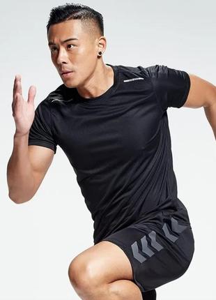 Футболка спортивная мужская чёрная синтетика, футболка влагоотводящая быстросохнущая , футболка для спортзала бега футбола велосипеды, футболка