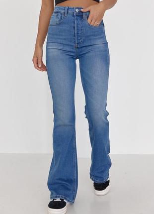 Женские джинсы клеш с круглой кокеткой сзади синие