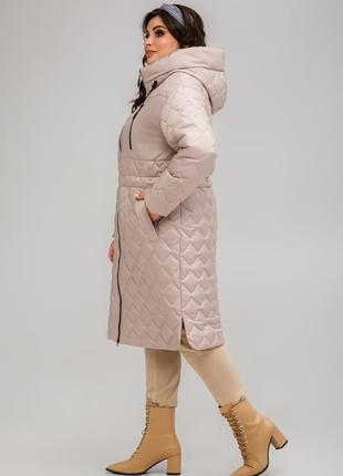 Теплое длинное демисезонное стеганое пальто куртка бежевое большие размеры6 фото