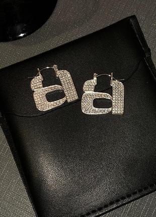 Серьги в стиле wang