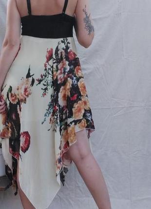 Асимметричное платье с цветочным принтом9 фото