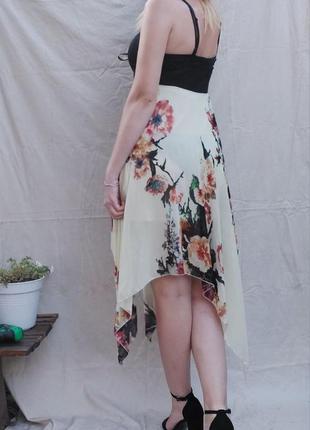Асимметричное платье с цветочным принтом8 фото