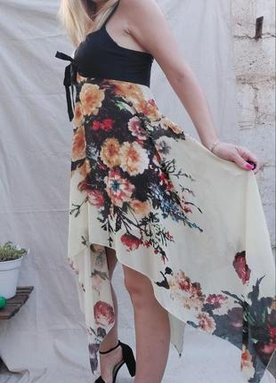 Асимметричное платье с цветочным принтом7 фото
