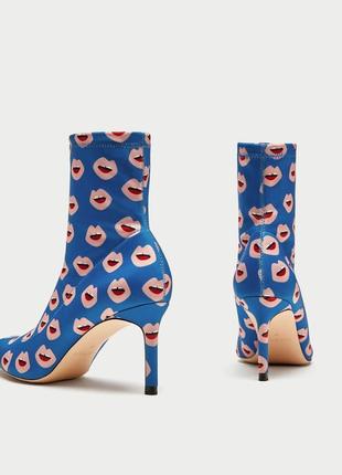 Шикарные ботильоны на высоком каблуке в яркий принт испанского бренда zara