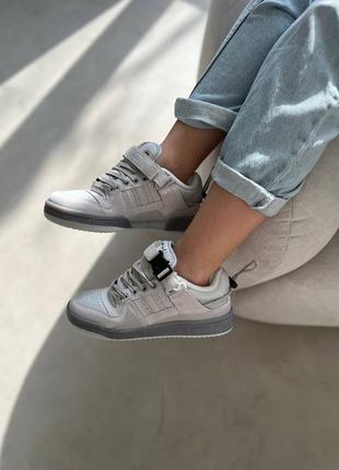 Женские кроссовки adidas forum low x bad banny grey