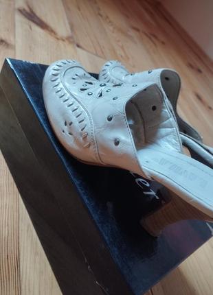 Очень удобные полностью кожаные женские шлепанцы на каблуке размер 40 на 25-25,5см