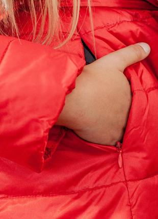 Подростковое демисезонное пальто красного цвета из водоотталкивающей плащевой ткани2 фото