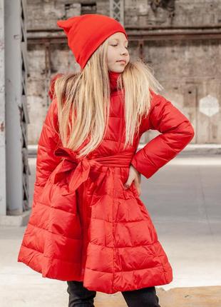 Подростковое демисезонное пальто красного цвета из водоотталкивающей плащевой ткани7 фото