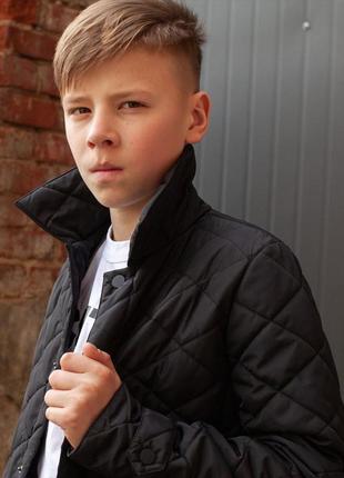 Демисезонная черная куртка на подростка мальчика