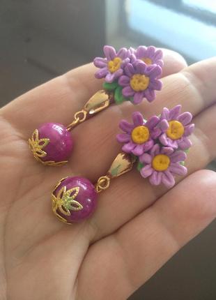 Сиреневые серьги гвоздики  с маленькими цветами из полимерной глины и агатом2 фото