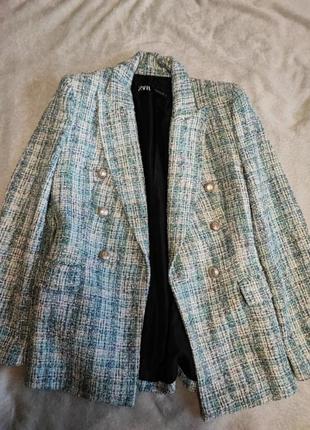 Трендовый твидовый пиджак zara