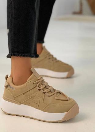 Жіночі трендові, стильні кросівки кеди на високій підошві бежеві
