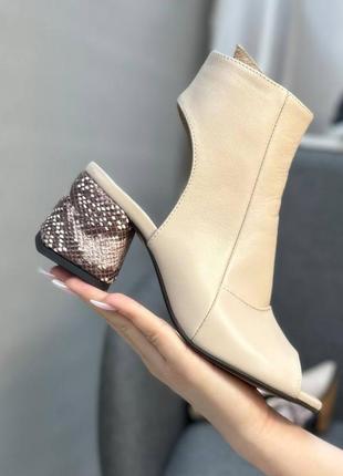 Екслюзивні босоніжки з італійської шкіри та замші жіночі на підборах