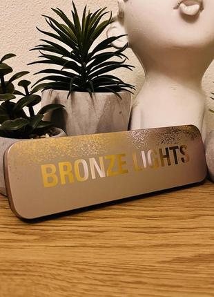 Оригінал makeup revolution bronze lights shadow palette палетка тіней для повік оригинал палетка теней4 фото