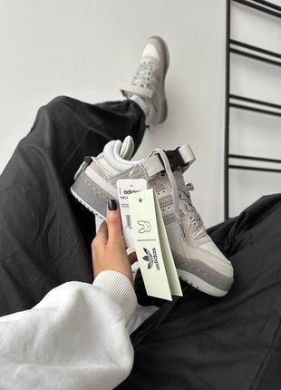 Женские кроссовки adidas forum x bad banny light grey