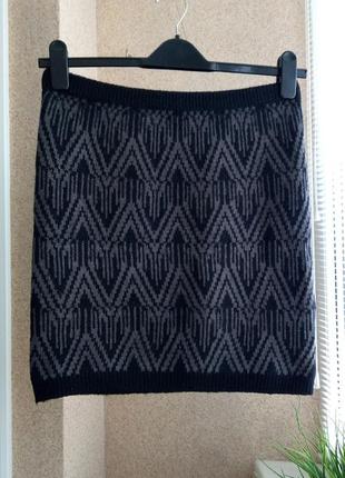 Утепленная вязаная юбка мини в геометричный принт1 фото