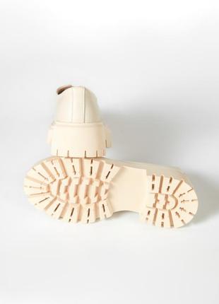 Кожаные молочные туфли на высокой подошве со шнуровкой 40 размера3 фото