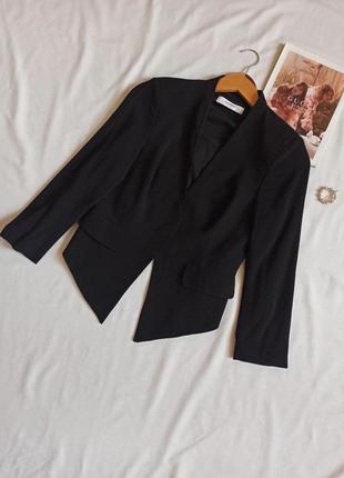 Черный асимметричный укороченный пиджак на одну пуговицу