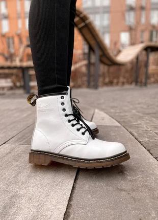 Dr.martens white кожаные ботинки с мехом в белом цвете /осень/зима/весна😍1 фото