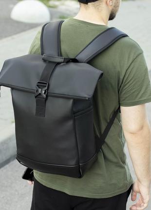 Стильный городской рюкзак roll top из экокожи черный на20-25 л роллтоп вместительный для путешествий9 фото