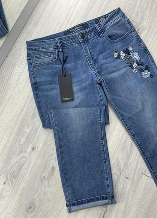Джинсы с вышивкой тянуться хорошо