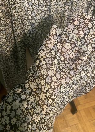 Невагома легка сукня