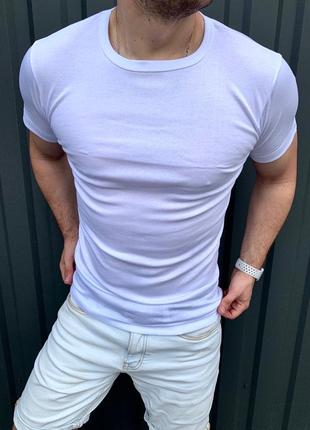 Мужская базовая футболка однотонная удлиненная1 фото