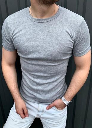 Мужская базовая футболка однотонная удлиненная1 фото