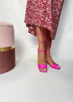 Эксклюзивные босоножки из итальянской кожи и замши женские на каблуке с завязками4 фото