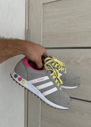 Жіночі кросівки adidas trainer1 фото