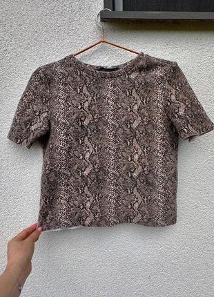 Футболка вкорочена