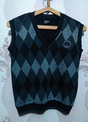 Жилетка дополнит любую рубашечку или гольфик!