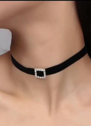 Женский бархатный чокер с кристаллами