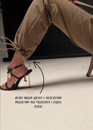 Костюм — двойка жіночий брючний, котоновий, штани — карго, топ, дизайнерський бренд, колір сафарі6 фото