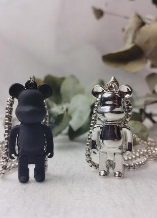 Парні кулони ведмедики у стилі bearbrick чорний+сріблястий на ланцюжках