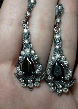 Срібні сережки з чорним каменем карла4 фото