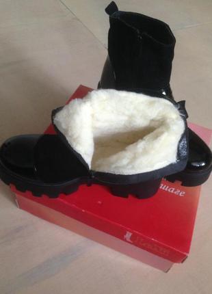 Теплые, комфортные натуральные ботинки на тракторной подошве. lexi.