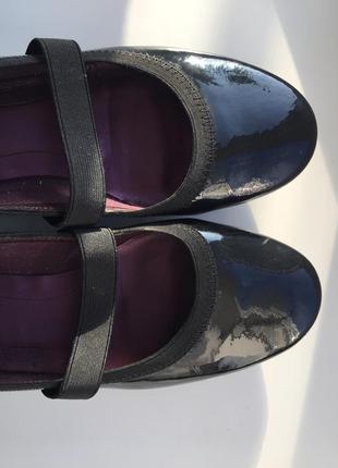 Лаковані шкіряні балетки туфлі clarks р. 38,5-39 в стилі мері джейн6 фото
