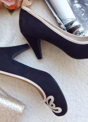Изящные туфли с контрастной отделкой и бантиком-бабочкой new look4 фото