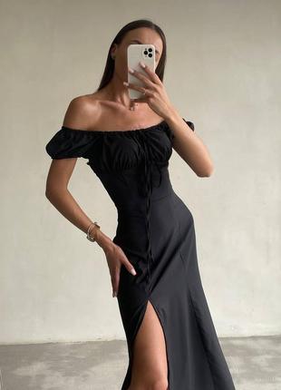 Летнее нежное хрупкое эстетическое черное платье тренд 2023 с вырезом на ноге
