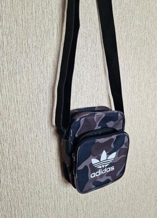 Чоловіча камуфляжна сумка adidas через плече, оригінал2 фото