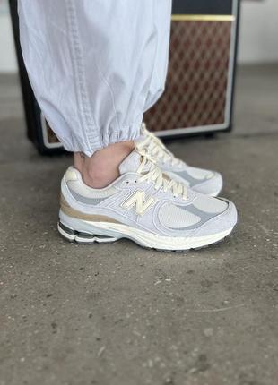 Жіночі кросівки new balance 2002r beige