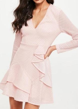 Новое платье missguided airtex с глубоким вырезом розового цвета с рюшами