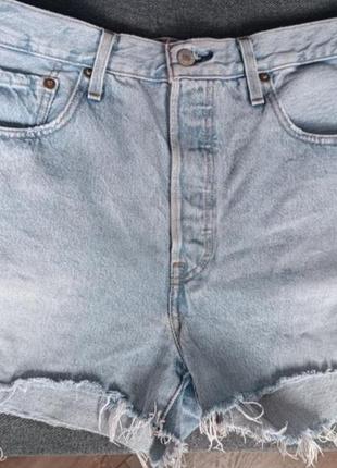 Джинсовые шорты актуальный фасон