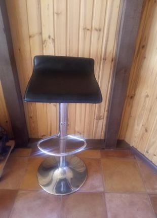 Продам барные стулья новые