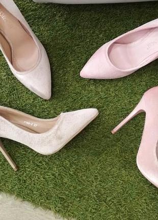 Туфлі на підборах рожеві оксамитове