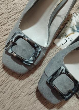 Шикарные туфли с ремешком и квадратным носиком на устойчивом каблуке3 фото